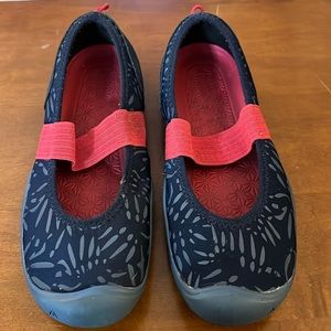 Keen Moxie Gore Flate Youth Size 6 and/or women’s 8